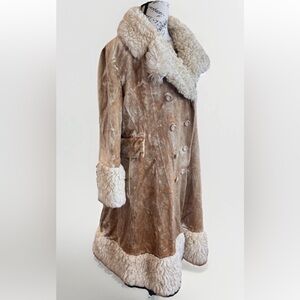 Vintage 60s ILGWU bridge tan velour shearling trim double breast coat